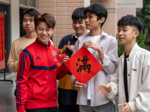 修平科大迎春納福春聯大放送　墨香飄揚迎新年 新聞相片