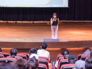 從應援台到人生舞台　群群在修平分享專業日常 新聞相片