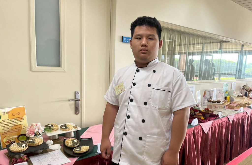 賀本校觀餐系陳春容老師帶領觀一甲朱竣郁同學參加2025 全國創意烘焙競賽「圓滿」榮獲銅牌！ 