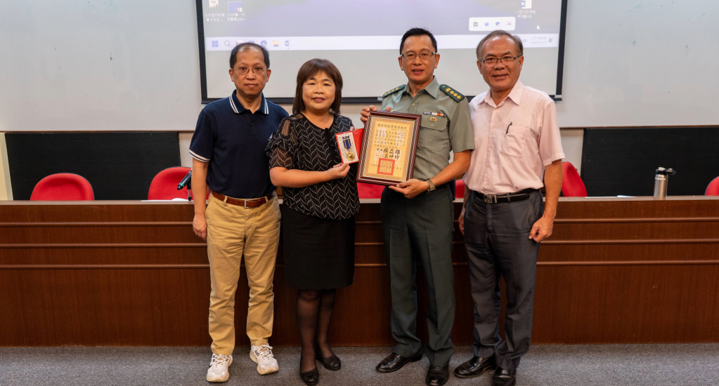 本校軍訓室主任高呈龍上校榮退 獲頒「陸光甲種獎章」表彰卓越貢獻 詳細內容