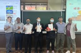 賀電機系許耿禎老師及吳明學老師帶領電三甲同學吳炫毅、陳政偉、劉祐誠等三位同學,參加「高齡休閒健康與科技安全實務創新提案競賽」榮獲第三名